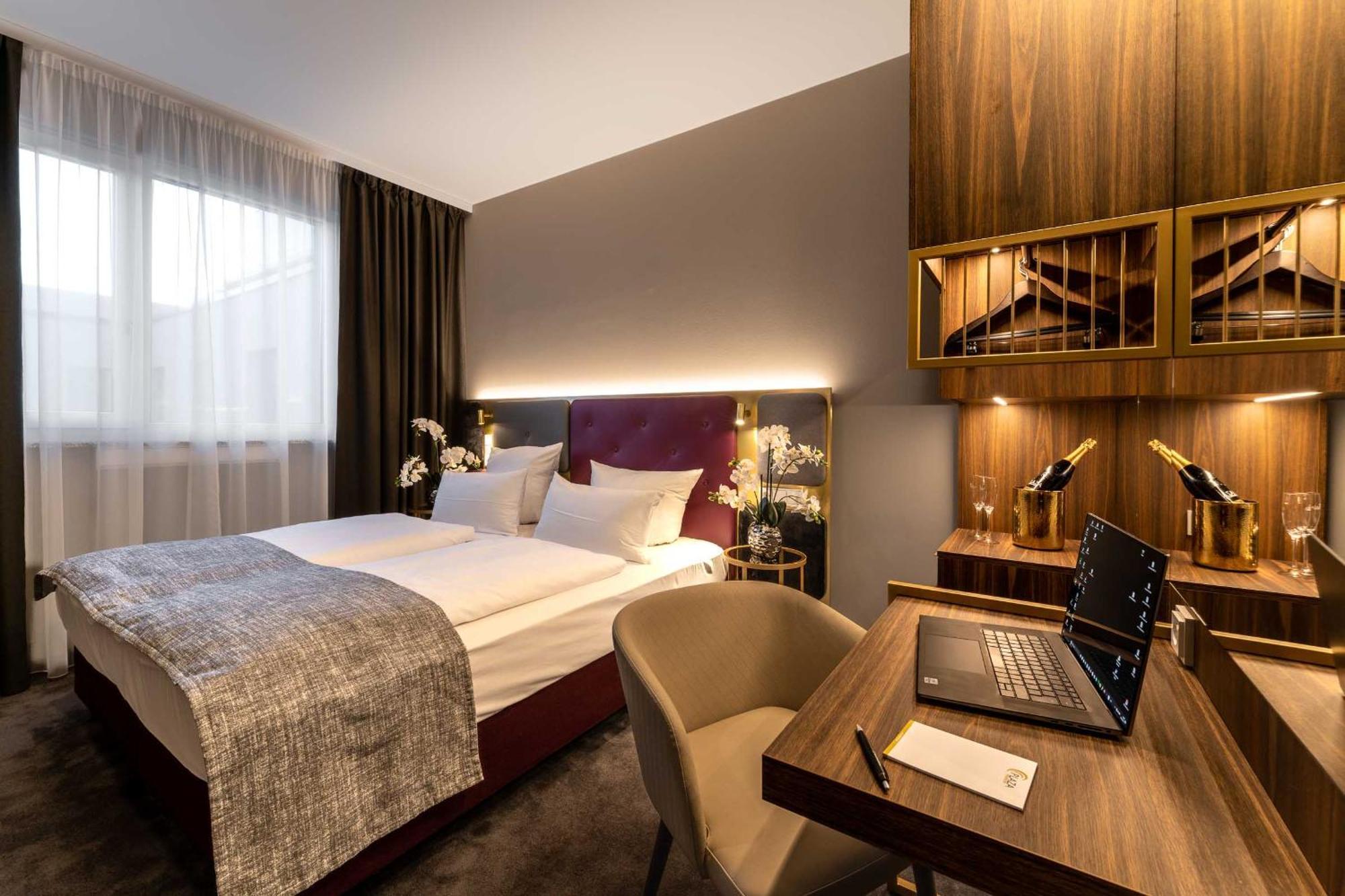 Отель Plaza Premium Muenchen Экстерьер фото