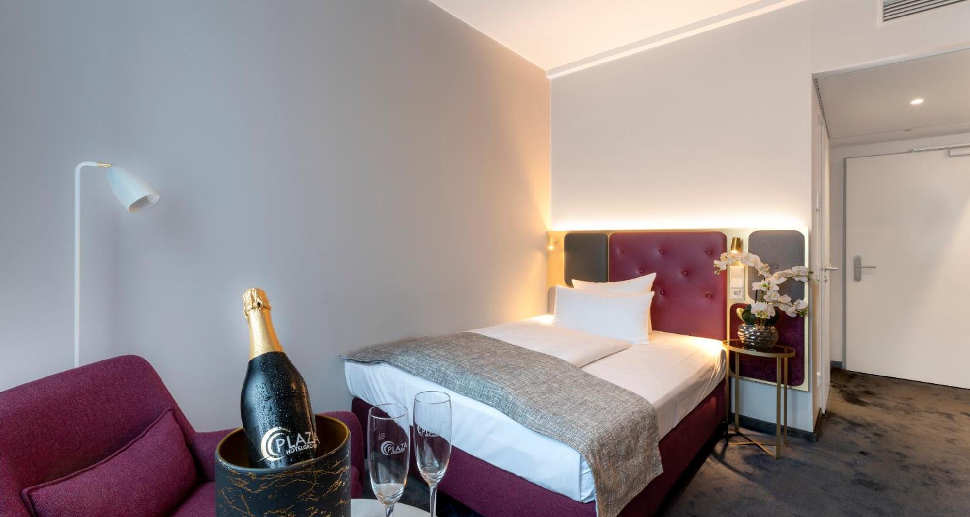 Отель Plaza Premium Muenchen Экстерьер фото